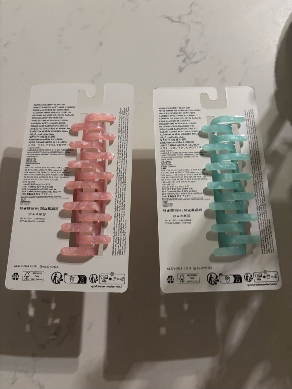 ALO Yoga Marble Hair Claw Clips in teal and pink - Picture 3 of 3